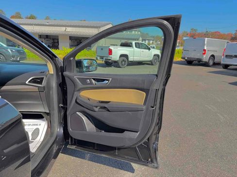 Used 2019 Ford Edge SEL image 15