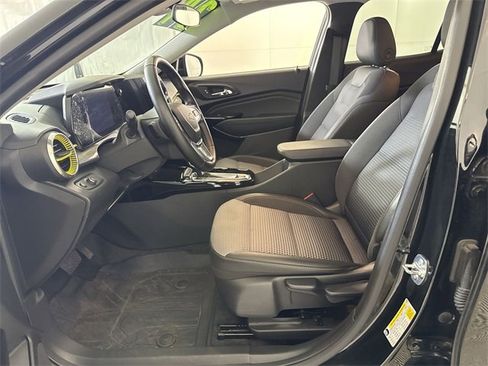 Used 2024 Chevrolet Trax LT w/ Driver Confidence Package image 24