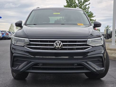Used 2023 Volkswagen Tiguan SE w/ Panoramic Sunroof Package AWD/4WD image 18
