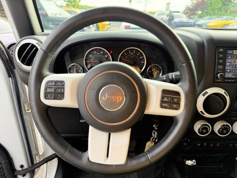 Used 2015 Jeep Wrangler Sahara AWD/4WD image 18