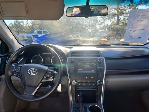 Used 2017 Toyota Camry LE image 18