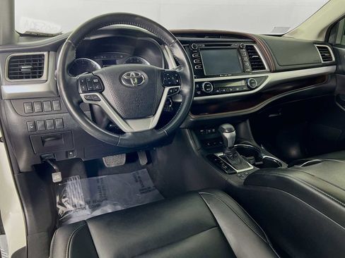 Used 2018 Toyota Highlander XLE image 9