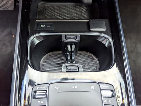 Used 2021 Mercedes-Benz GLB 250 4MATIC w/ Premium Package image 23