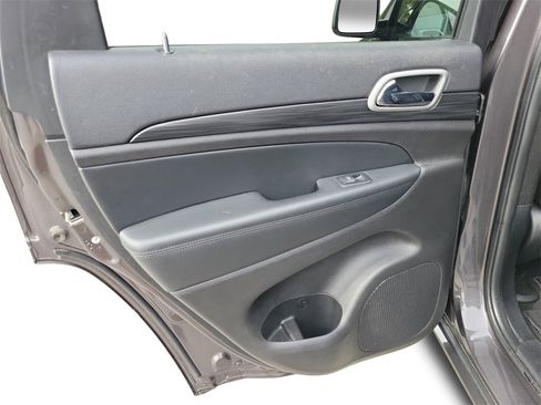 Used 2021 Jeep Grand Cherokee Laredo X image 13