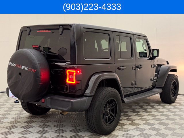 Used 2018 Jeep Wrangler Unlimited Sahara AWD/4WD image 11