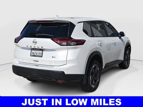 Used 2024 Nissan Rogue SV image 3
