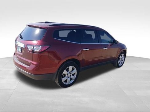 Used 2017 Chevrolet Traverse LT w/ Style and Technology Package FWD image 3