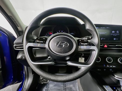 Used 2023 Hyundai Elantra SE FWD image 17
