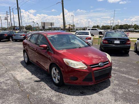 Used 2014 Ford Focus SE FWD image 2