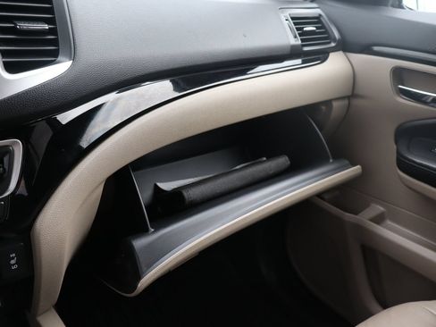 Used 2016 Honda Pilot Touring image 39