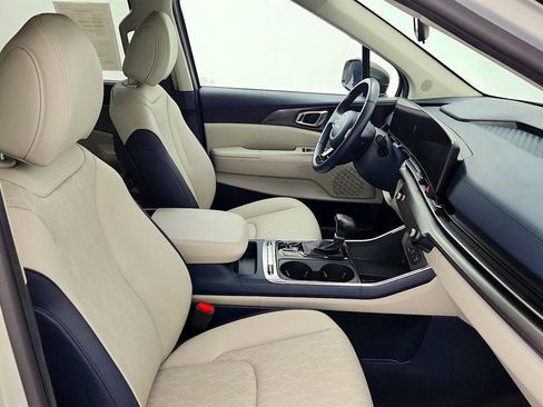 Used 2025 Kia Carnival SX w/ SX Dark Edition Package FWD image 26