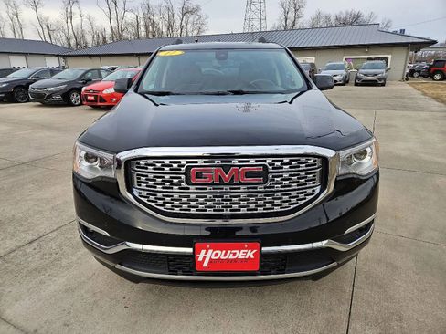 Used 2017 GMC Acadia Denali w/ Technology Package image 2