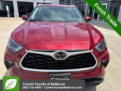 Used 2022 Toyota Highlander XLE AWD/4WD image 14