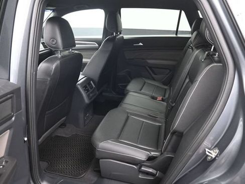 Used 2022 Volkswagen Atlas Cross Sport SE w/ Black Wheel Package AWD/4WD image 10