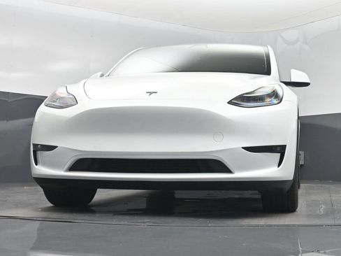 Used 2021 Tesla Model Y Long Range AWD/4WD image 31