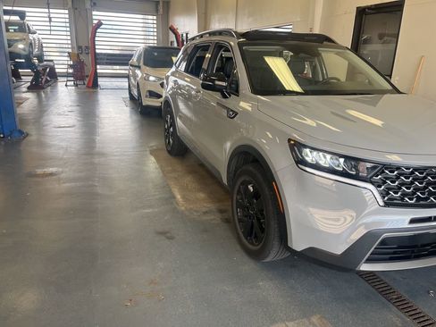 Used 2023 Kia Sorento S w/ Panoramic Sunroof Package AWD/4WD image 10