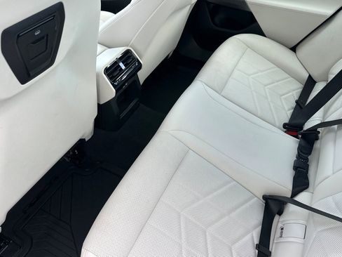 Used 2025 BMW i5 eDrive40i w/ Premium Package image 26