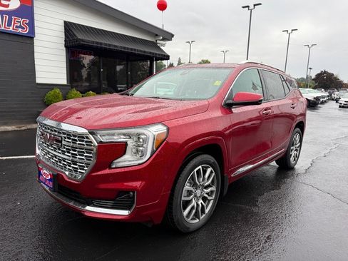 Used 2024 GMC Terrain Denali w/ Denali Premium Package image 2