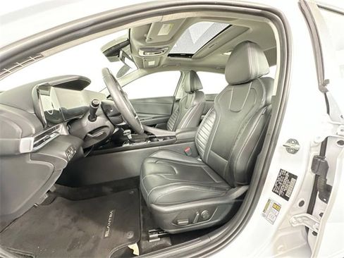 Used 2024 Hyundai Elantra Limited image 4