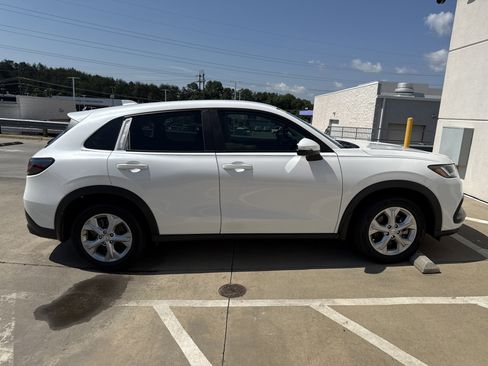 Used 2024 Honda HR-V LX image 11