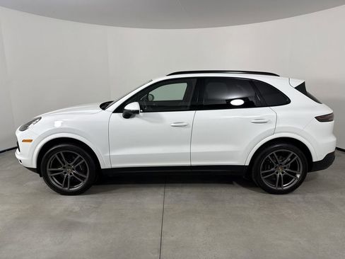 Certified 2023 Porsche Cayenne Platinum Edition image 2
