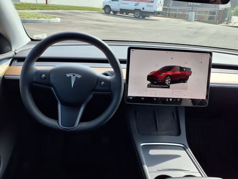 Used 2023 Tesla Model Y Long Range AWD/4WD image 5