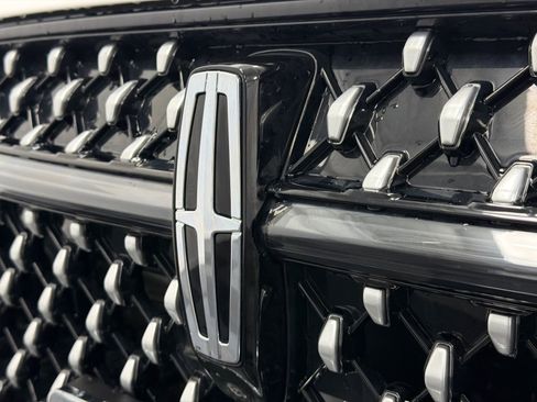 New 2026 Lincoln Nautilus Premier image 13