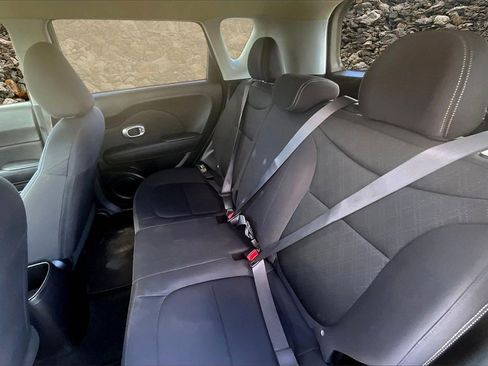 Used 2015 Kia Soul Base image 23