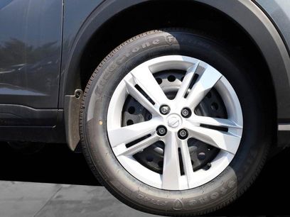 New 2025 Nissan Kicks Play S