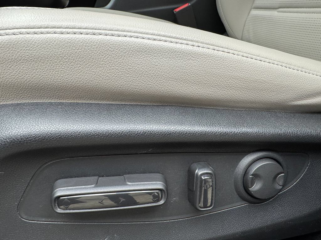 Used 2024 Honda CR-V EX-L image 12