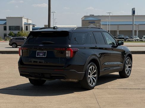 Used 2025 Ford Explorer ST-Line w/ Premium Package RWD image 4