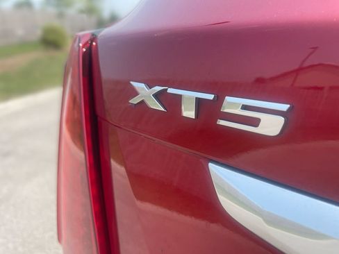 Used 2023 Cadillac XT5 Premium Luxury w/ Technology Package AWD/4WD image 4