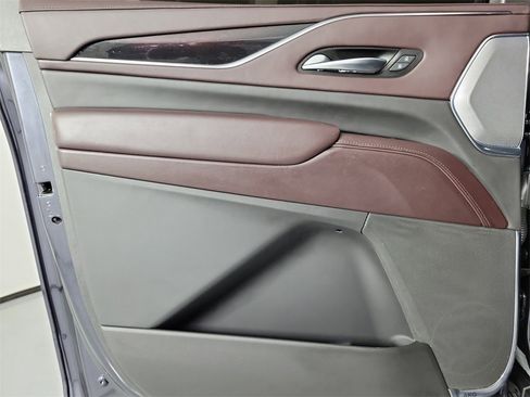 Used 2023 Cadillac Escalade ESV Sport Platinum w/ Heavy-Duty Trailer Package image 14