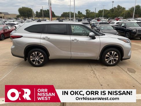 Used 2023 Toyota Highlander XLE image 6