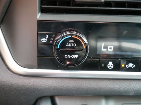 Used 2023 Nissan Rogue SV w/ SV Premium B Package AWD/4WD image 34
