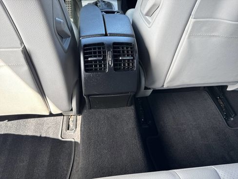 Used 2012 Mercedes-Benz C 250 Sedan image 24