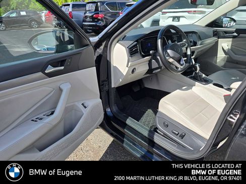 Used 2022 Volkswagen Jetta SE FWD image 20