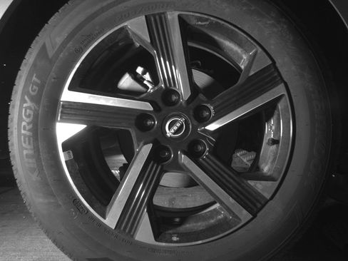 Used 2025 Nissan Sentra SV FWD image 15