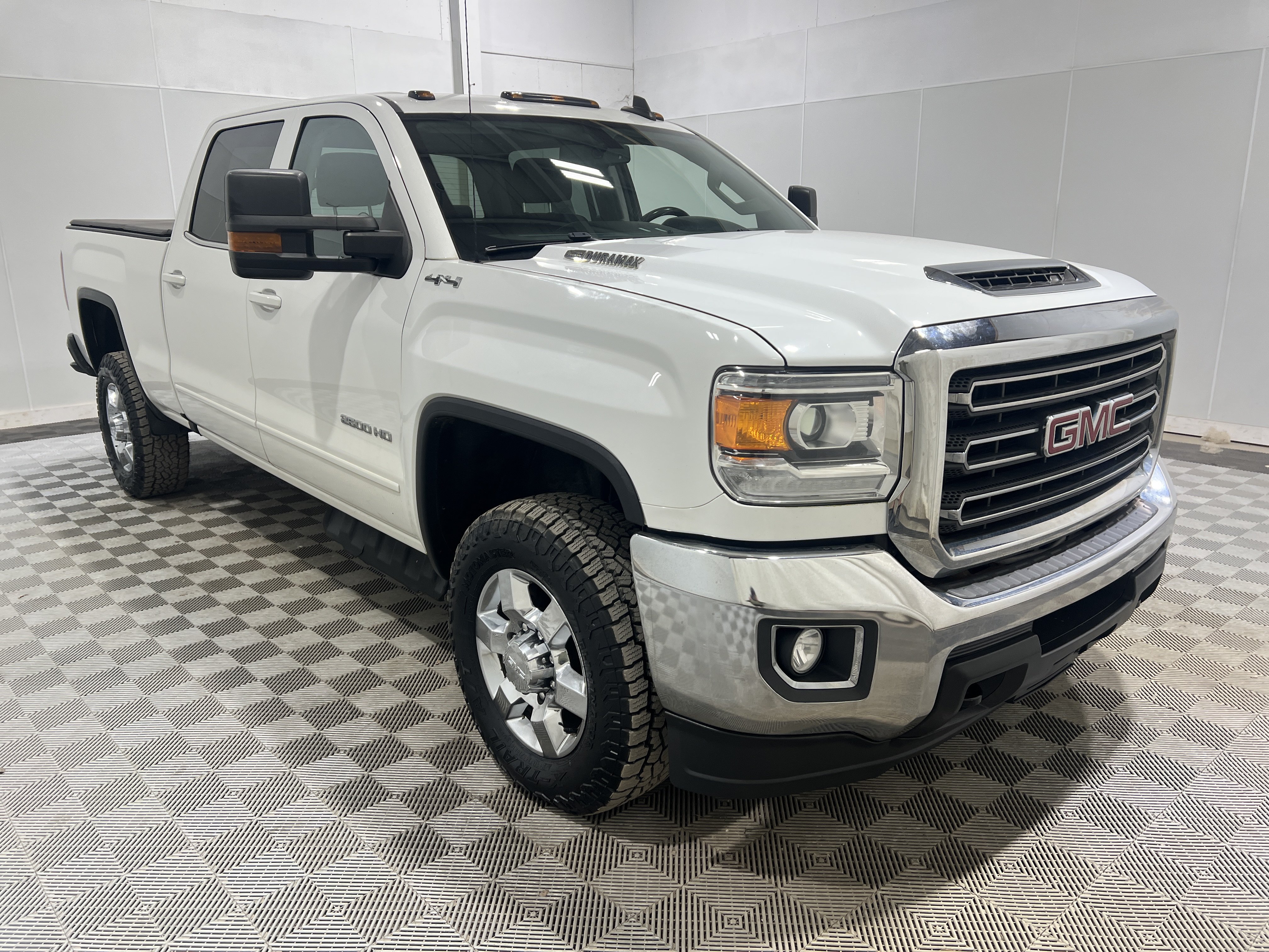 Used 2019 GMC Sierra 2500 SLE w/ SLE Preferred Package AWD/4WD image 4