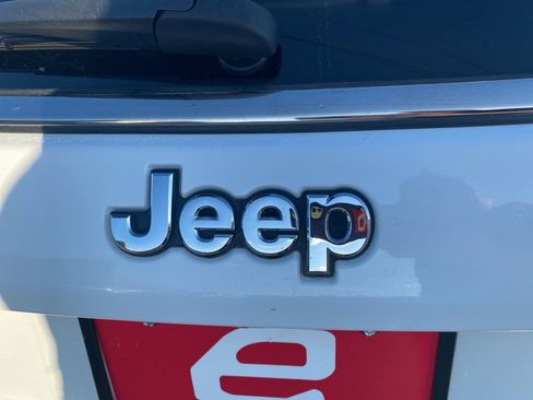 Used 2024 Jeep Compass Latitude image 42