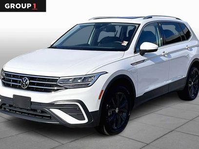 Used 2024 Volkswagen Tiguan SE w/ Panoramic Sunroof Package