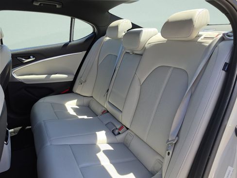 Used 2025 Genesis G70 2.5T RWD image 19