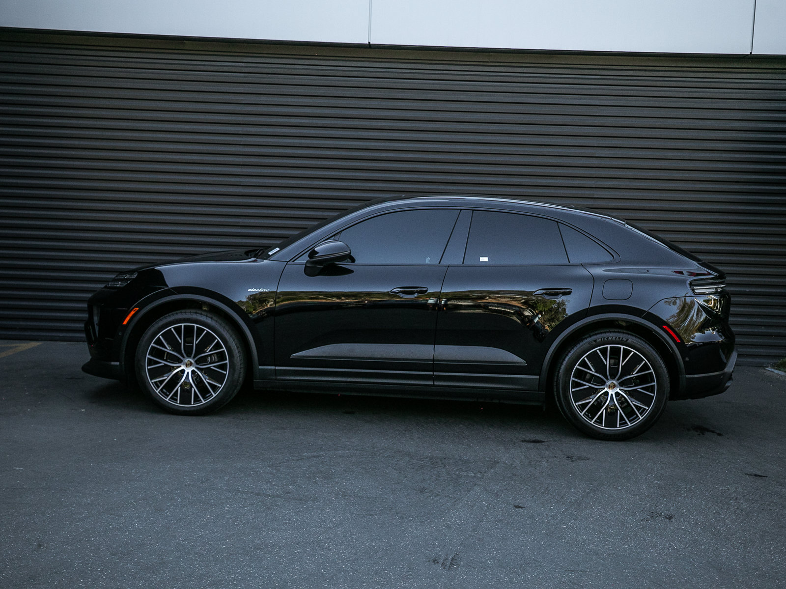 Certified 2025 Porsche Macan Electric RWD image 2