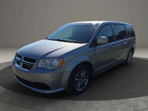 Used 2016 Dodge Grand Caravan SE FWD image 3