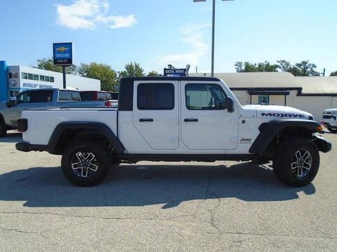 Used 2026 Jeep Gladiator Mojave AWD/4WD image 5