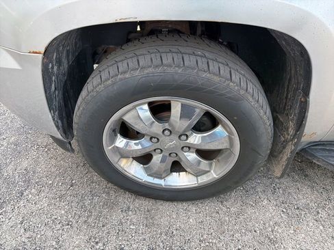 Used 2010 Chevrolet Suburban LTZ AWD/4WD image 4