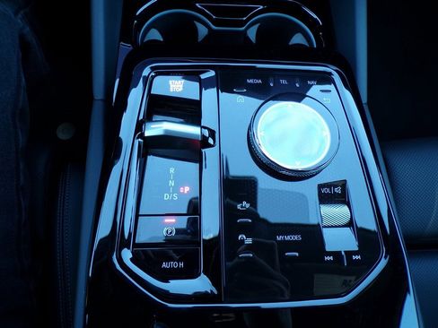 Certified 2025 BMW 530i xDrive w/ Premium Package image 17