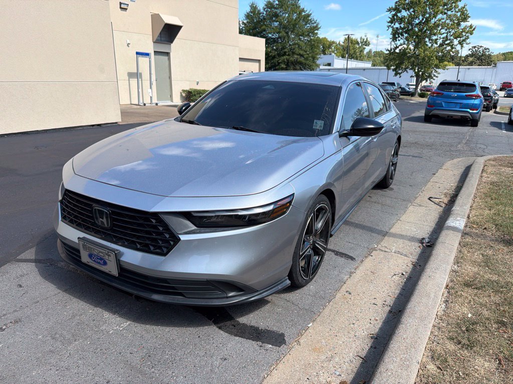 Used 2023 Honda Accord Sport image 3