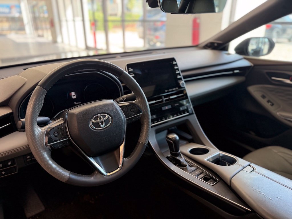 Used 2019 Toyota Avalon Limited FWD image 9