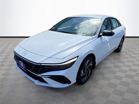 New 2025 Hyundai Elantra SEL image 3